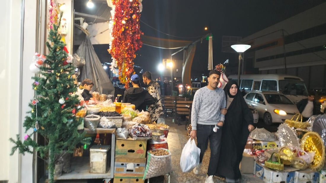 صور: بغداد الجديدة تفتح مخازن الألعاب النارية.. “قنبلة وطلقة وبوري” والسماء ستشتعل