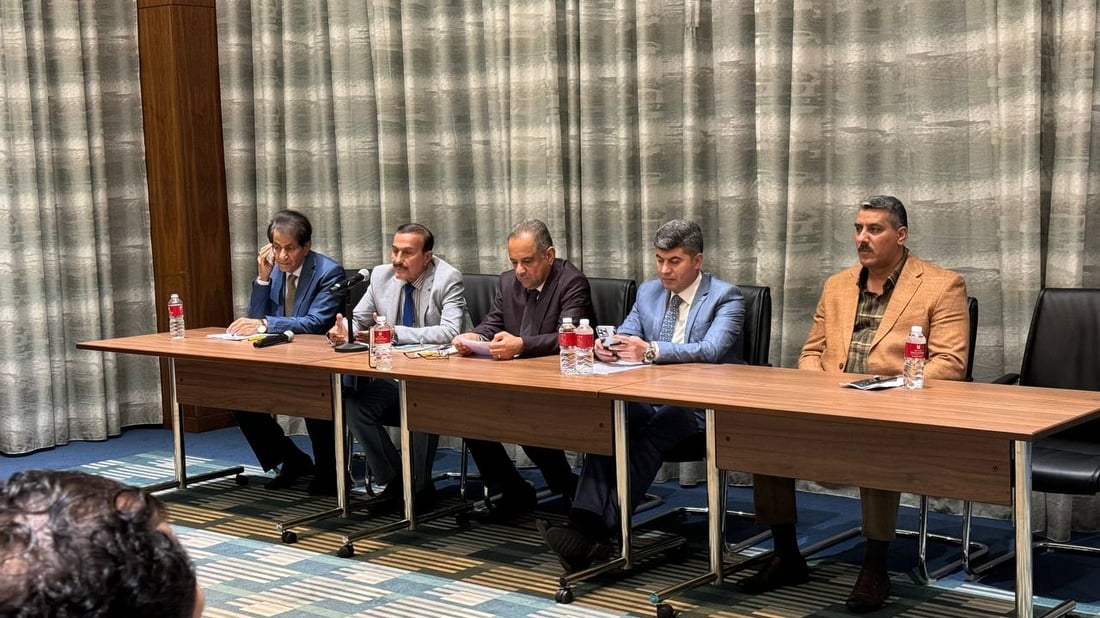 أصدقاء أحمد مطر يدلون بشهادات جديدة في البصرة.. جرّب الشعر الغامض وكان يضحك (صور)