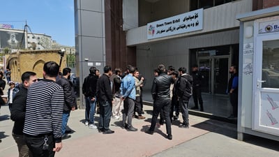 “کارەبان بڕیوە و بە دزی کەلوپەلیان بردووە”