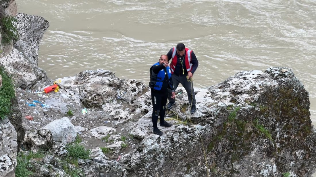Search for three missing children in Soran river enters third day