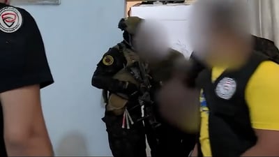 الأمن يطيح بـ9 متهمين بالاتجار بالمخدرات.. تفتيش للسقوف واعتقال أحدهم في “التكتك”