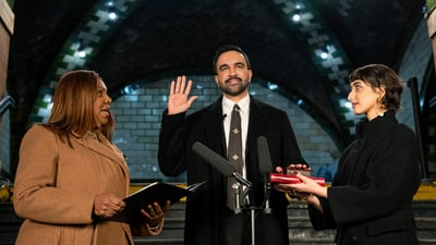 سەرۆكی نوێی شارەوانیی نیویۆرک دەستبەكار بوو