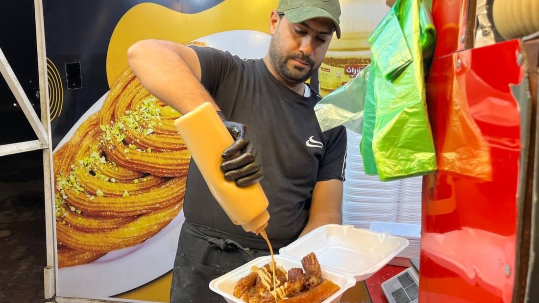 صور: بائع بغدادي “مرتبك” مع لهجات البصرة.. “رهش وعرموط” عند كشك الداطلي والراشي