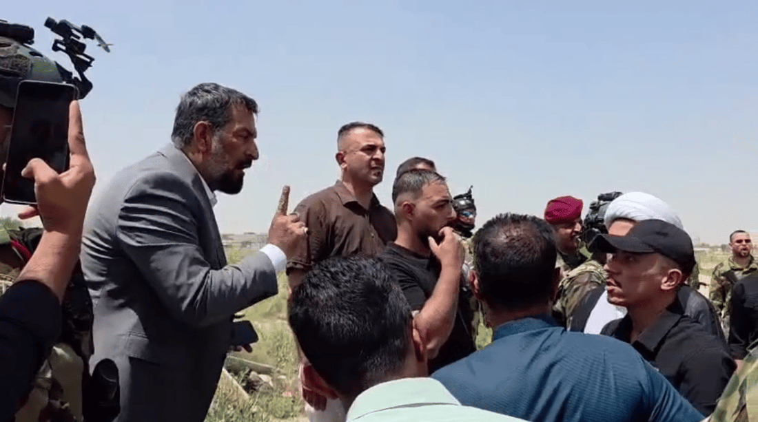 محافظ بابل يشتبك مع جهة مسلحة.. علي تركي غاضب: رفعوا قاذفات بوجهي