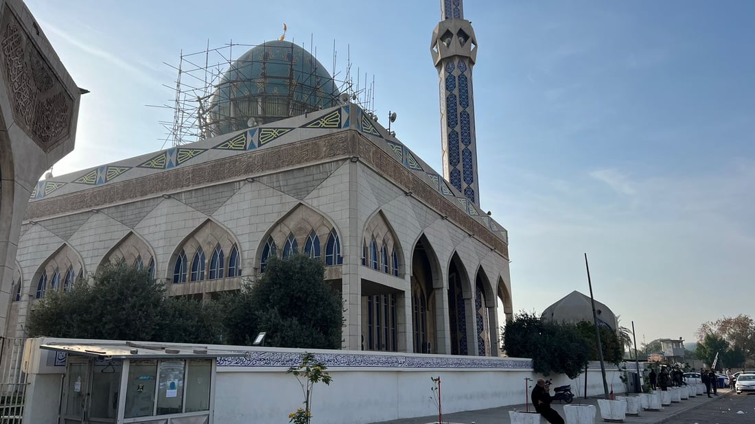 قبة التحفة البغدادية تحت الصيانة للمرة الثانية.. صور خاصة من جامع “بيت بنية”