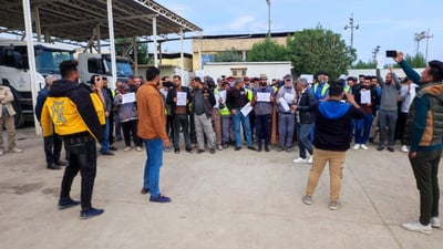 موظفو بلدية “الهوير” يمهلون المدير يومين للاستقالة بعد تطبيق نظام البصمة