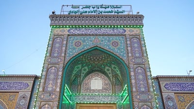 فيديو: في مرقد عمّ الإمام المهدي.. الزائرون يطالبون بالفنادق والمطاعم والمبيت