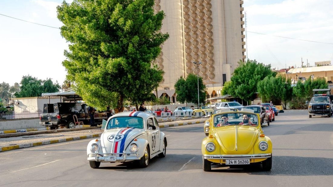 العراقيات يعشقن سيارة الرايخ الألماني.. معتز يجمع ملاك “الرگة” في گروب فيسبوك (صور)