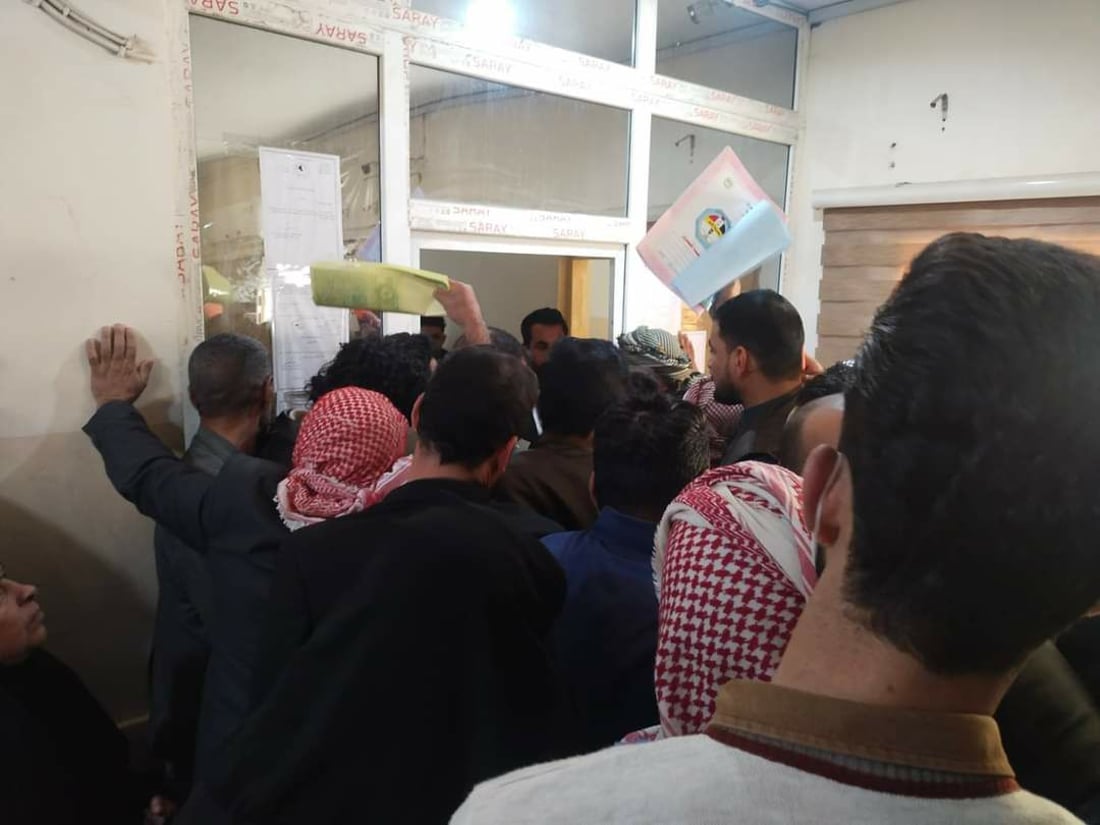 صور: طوابير على شبّاك الفحص الطبي.. شكوى من “الواسطة” وصحة المثنى تطالب بالتبليغ
