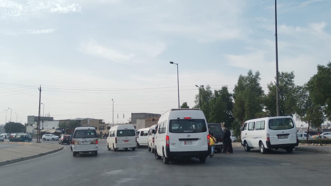 “الناس تنزل هنا”.. محاولة ترحيل “الكيات” من تقاطع البياع فشلت! (صور)
