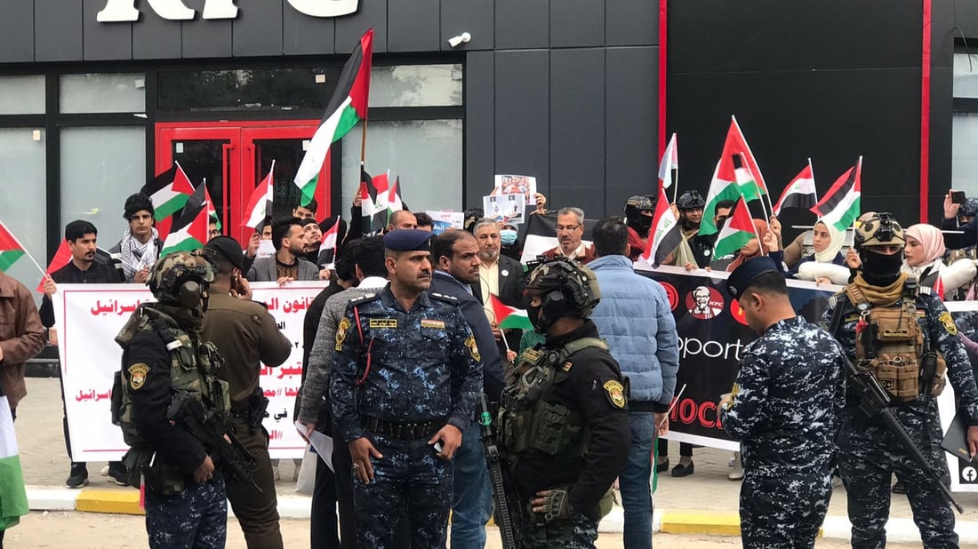 فيديو: المطاعم الأمريكية في بغداد محاطة برجال الأمن خلال مظاهرة احتجاجية
