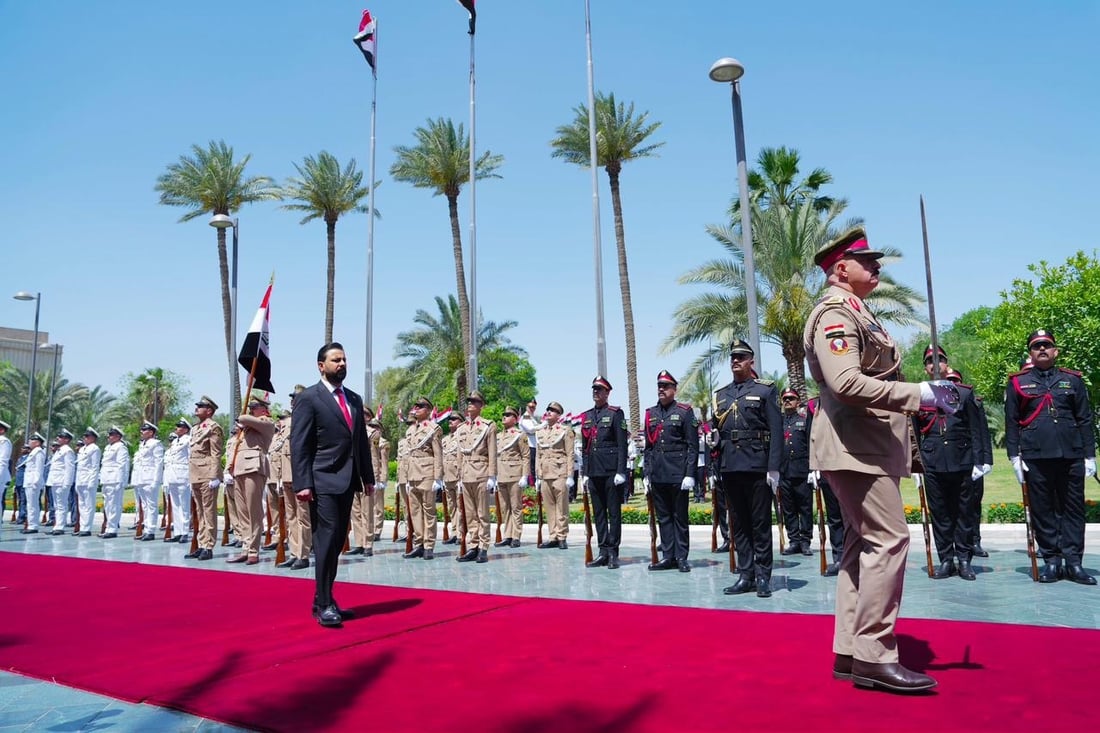 الزيدي على السجادة الحمراء يدخل قصر الحكومة رئيساً للوزراء رسمياً (صور)