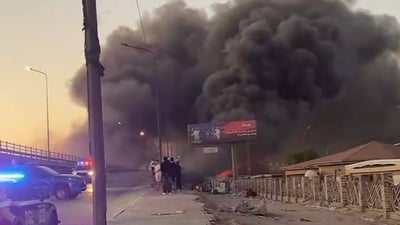 حريق كبير قرب جسر النهضة في بغداد والدفاع المدني يتدخل