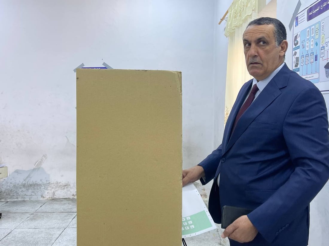 صور: محافظ كركوك يدلي بصوته في مدرسة “الكندي”