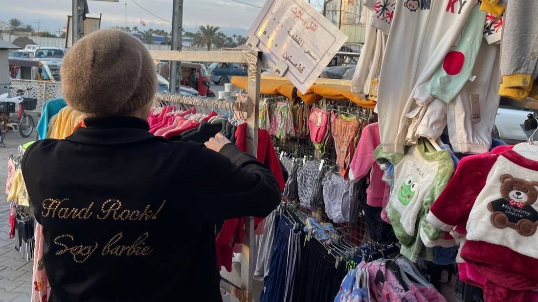 أطفال بعقوبة ضمنوا ملابس الشتاء القادم.. “الديسكاونت” يغير خطط السيدات (صور)