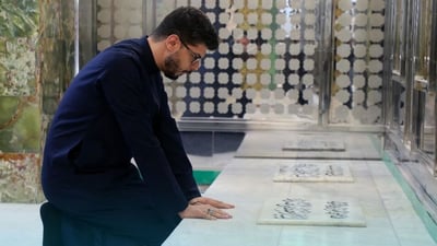 الصدر يوصي نائبه علي مؤمل بغلق مرقد والده لمدة 3 أيام