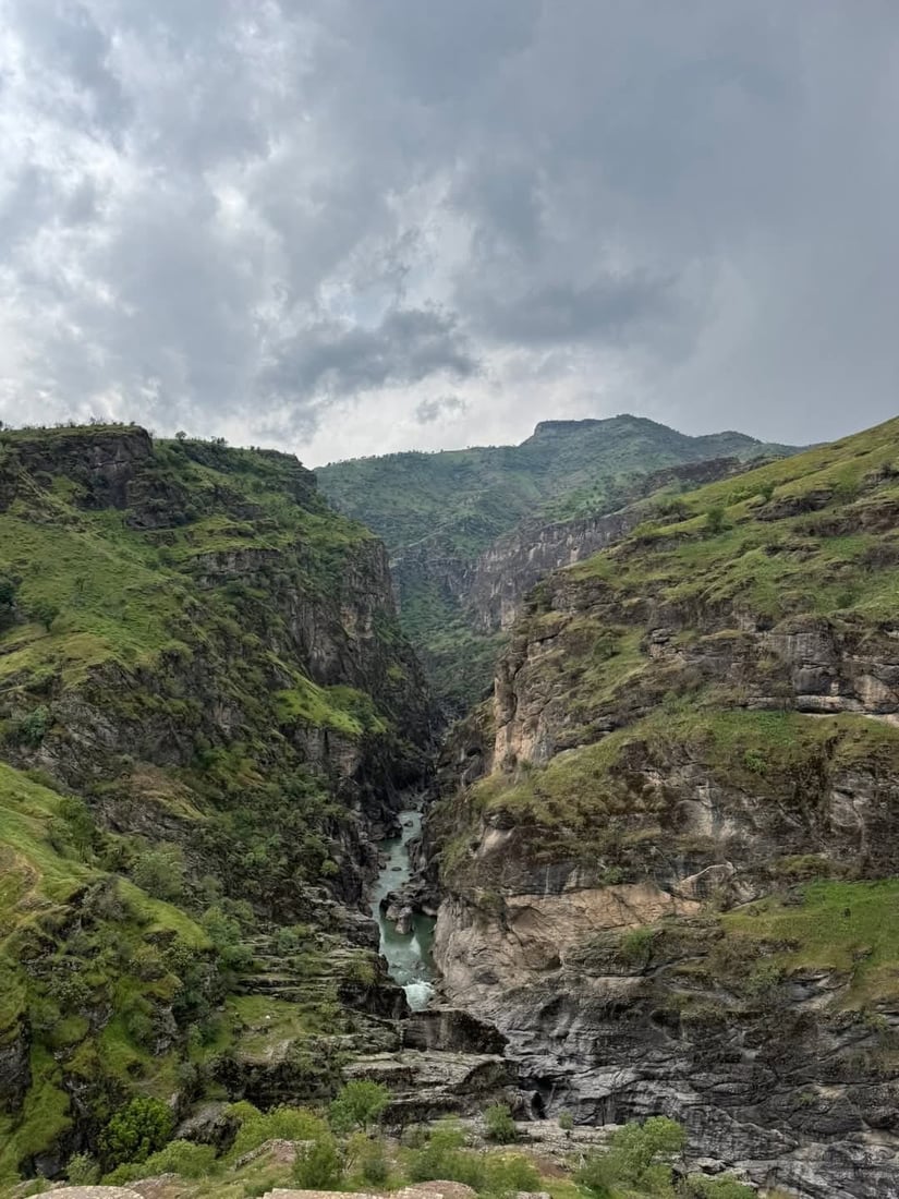 تیمێکی باڵای ئەکادیمی بەغدا سه‌ردانى “تاڤگه‌ى سەرسول و بەردبەرد”يان له‌ ماوەت كرد