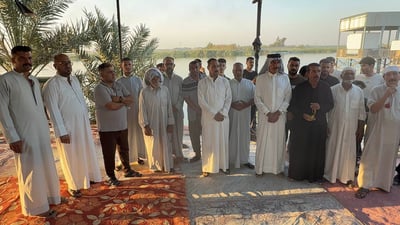بقعة غريبة تثير قلق شمال البصرة وتوقف محطات مياه الإسالة (صور)