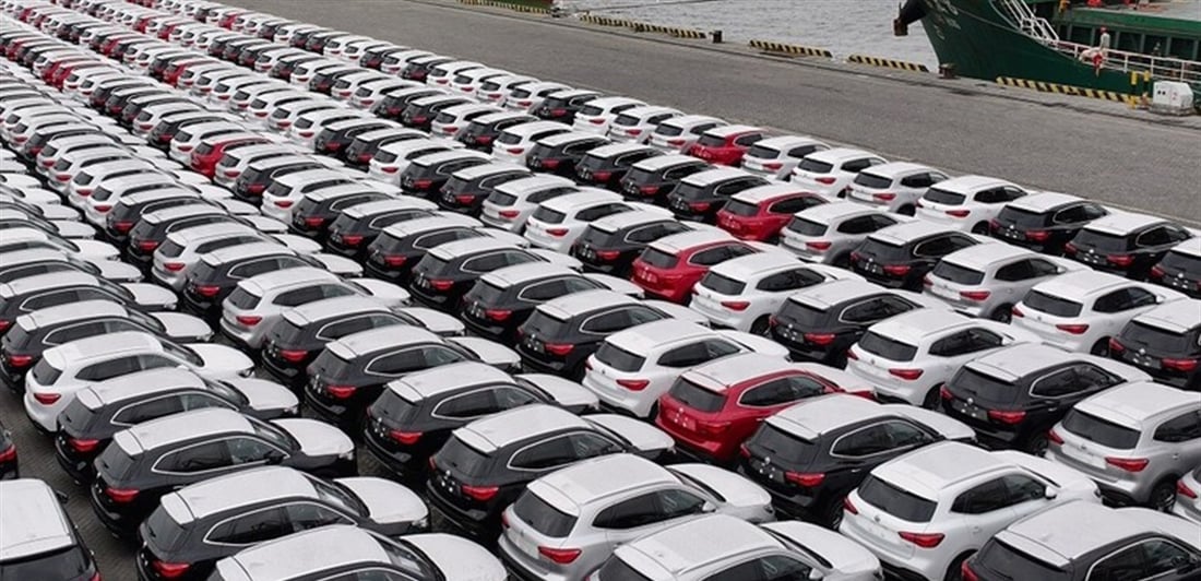 ابتداءً من 2026: يمنع دخول السيارات الغارقة أو المحروقة إلى العراق