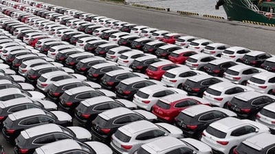 ابتداءً من 2026: يمنع دخول السيارات الغارقة أو المحروقة إلى العراق