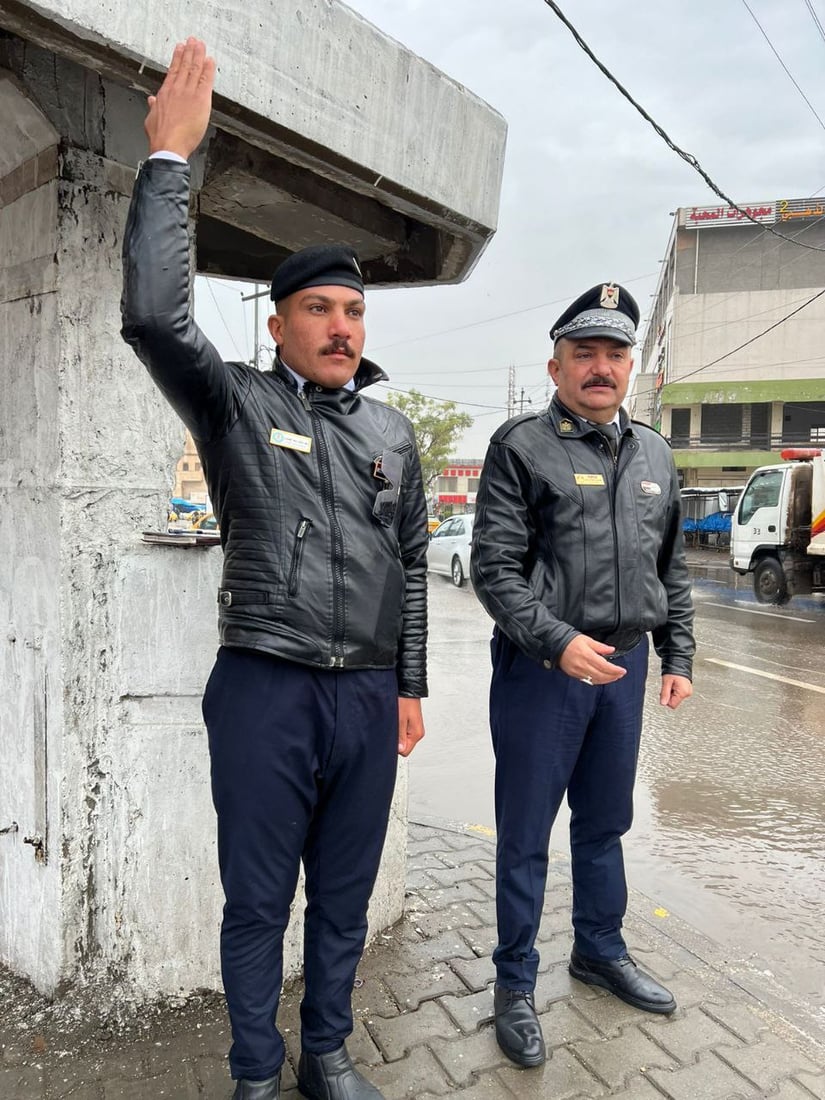 صور: أرتال المسؤولين تضايق عناصر المرور الجدد.. “تنمّر لا يطاق” في كركوك