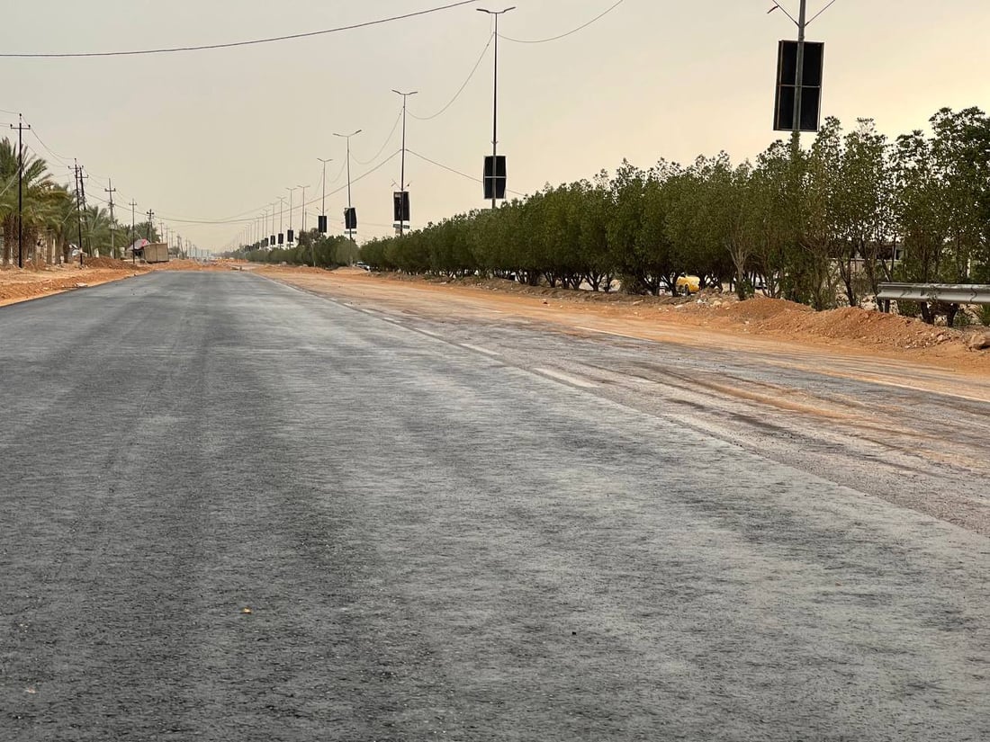 صور من التبليط الجديد بين النجف وكربلاء.. أصبح بعرض 15م لكل سايد
