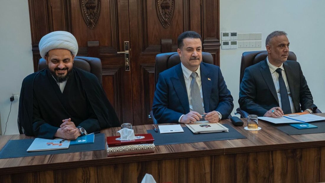 قيس الخزعلي عاد مبتسماً وبقي العبادي.. صور من اجتماع الإطار هذه الليلة