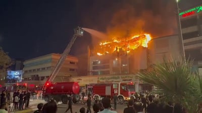 الدفاع المدني يعلن عن إنقاذه 60 نزيلاً من حريق فندق الاتحاد وسط كربلاء