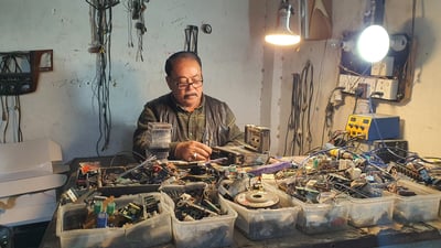 أستمتع بالمسجلات وهذا أهم من المال.. أبو ربيع بدأ من باب الطوب وعاد إلى تلعفر
