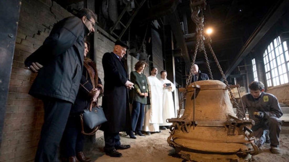 نواقيس اليونسكو تغادر إقليم نورماندي الفرنسي نحو كنيسة الساعة الموصلية