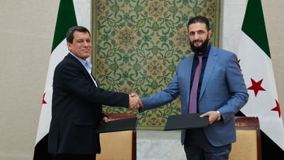 الشرع يوقع مع مظلوم عبدي اتفاقاً على دمج “قسد” ضمن المؤسسة العسكرية