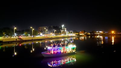 مركب الكوت “وراء دجلة يجري”.. أضواء على ليالي النهر لأول مرة (فيديو)