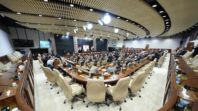 البرلمان يقيل رئيس هيئة الاستثمار ويحيل ملفه إلى النزاهة