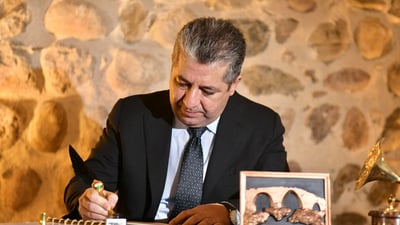 “پابەندین بە ئازادیی بیروڕا و ئازادیی كاری راگەیاندن و رۆژنامەوانی”