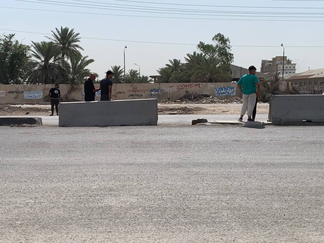 صور: جدل في عويريج بعد نقل جسر المشاة إلى موقعه الجديد أمام مخابز باب الآغا