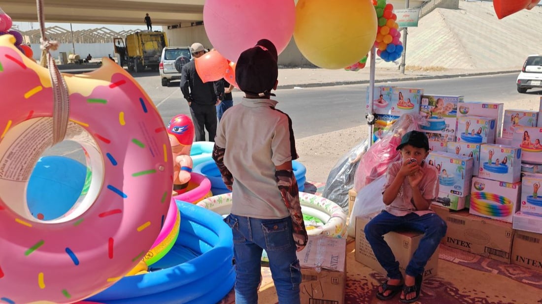 صور: شارع UN في البلديات وجهتك لشراء مسبح أطفالك الآمن