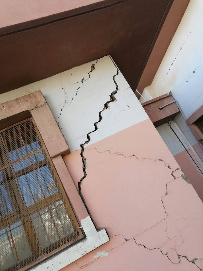 قوتابخانەی خاک لە چەمچەماڵ درزی وای تێدایە هیچی نەماوە بڕوخێ