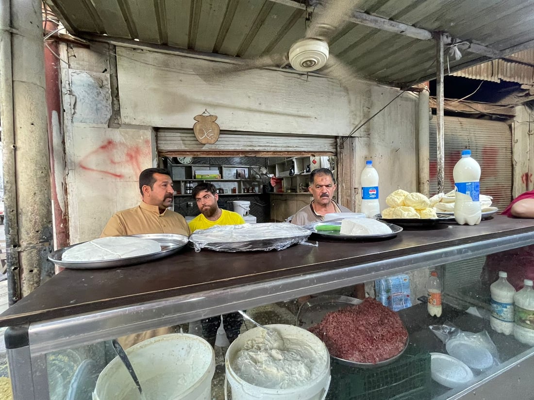 صور من سوق بهرز العتيق هذا المساء.. 964 في أقدم مجتمعات ديالى التجارية