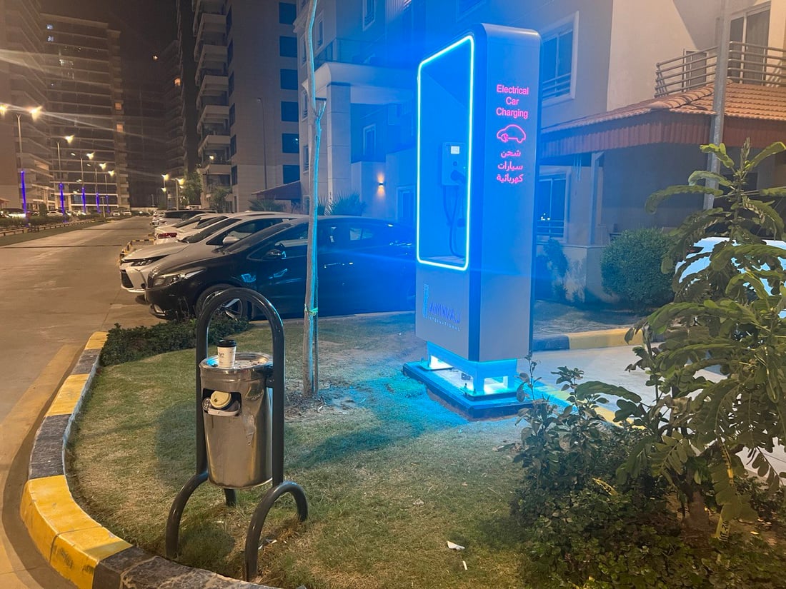 صور: مجمّع بوابة العراق السكني يضع أول منفذ لشحن السيارات الكهربائية