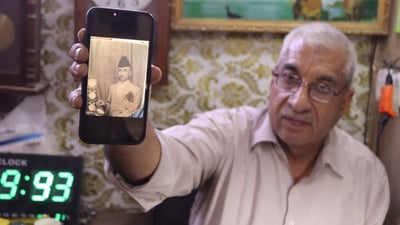 “أتذكر أناقة البغداديين”.. أقدم ساعاتي في الكاظمية يحنّ إلى أيام زمان (صور)