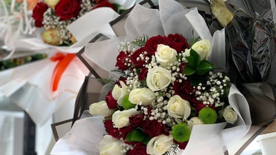 عيد الأم في اليرموك: الورد الكيني يرافق الهدايا.. والمصاحف والقلائد الأكثر طلباً