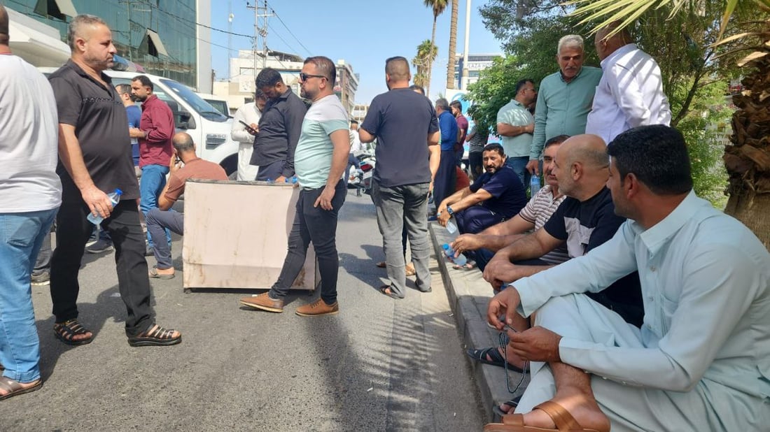 صور من كركوك: أصحاب المولدات يقطعون شارع الحكومة.. “متى تعلنون تسعيرة أيلول”