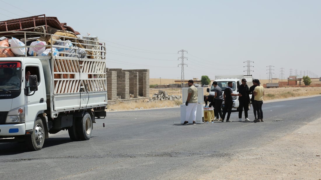 صور: الإيزيديون قدموا المشروبات للمارة على طريق نينوى.. الذكرى 10 للإبادة