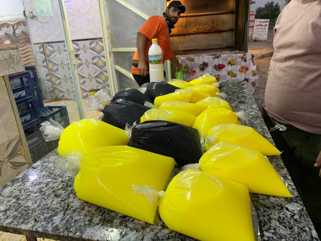 أبو غريب: رمضان ينعش “بسطات الشربت واللبن”.. ألوان جذابة في طريق الصائمين