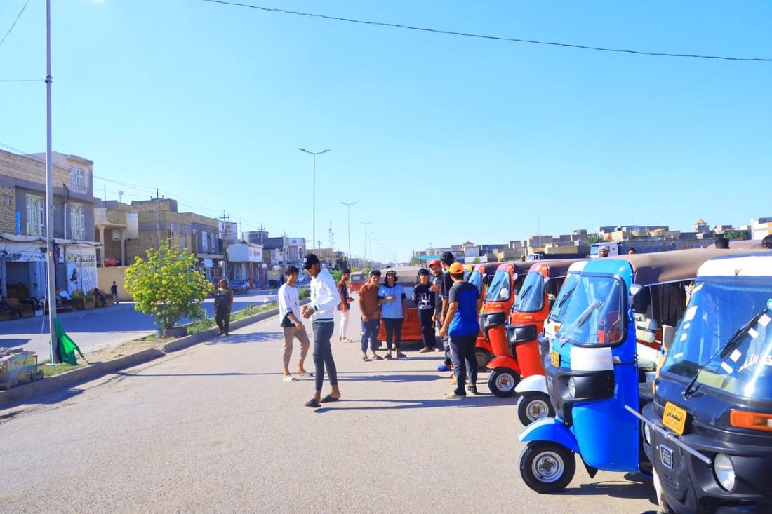 “تكاتك” النعمانية تقطع 45 كلم للتسجيل في الكوت.. والرسوم “غير منطقية” (صور)