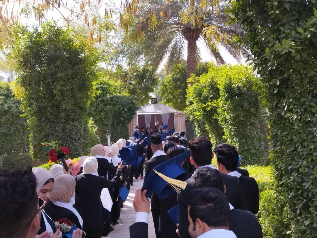 بابل: لحظات تاريخية في حياة الطلبة.. صور من حفل التخرج في الجنائن المعلقة