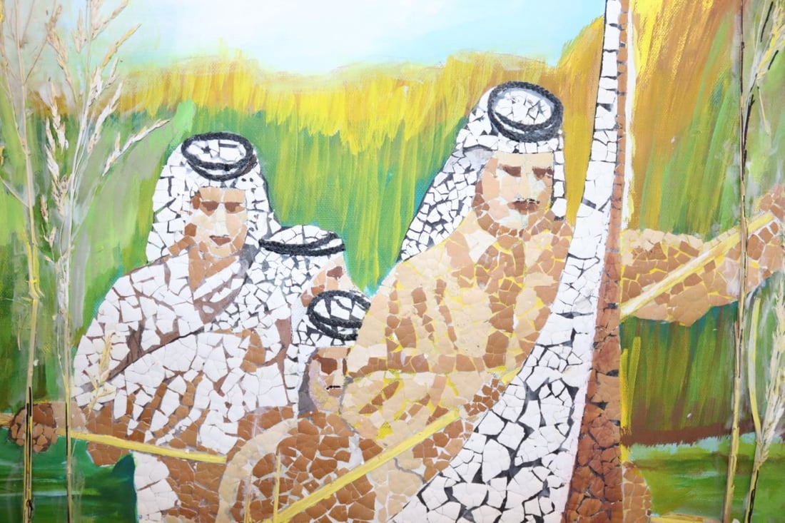 30 لوحة من قشور البيض والقصب في قشلة بغداد.. فنان حلاوي يدعو لإنقاذ الأهوار