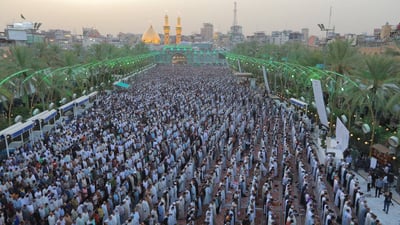 صور من صلاة عيد الأضحى.. الحشود ملأت الساحة بين الحرمين في كربلاء