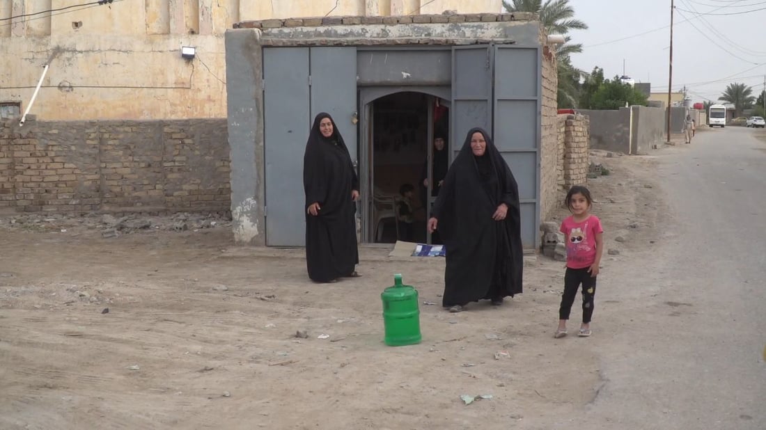 صور: المياه ستصل إلى أهل الخميسية في الحمزة الغربي.. يغتسلون في النهر منذ 10 سنين!