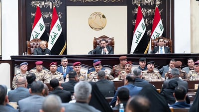 صور: كل قيادات الجيش في البرلمان الآن